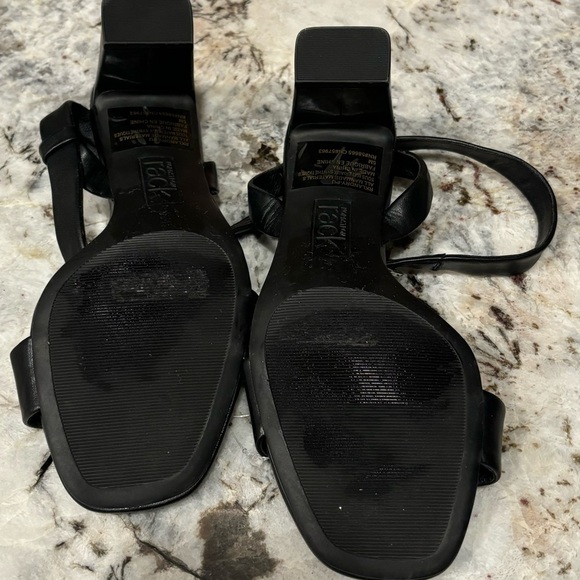 Nordstrom Rack Faux Leather Black Landry Sandal Size 5 - Picture 4 of 5
